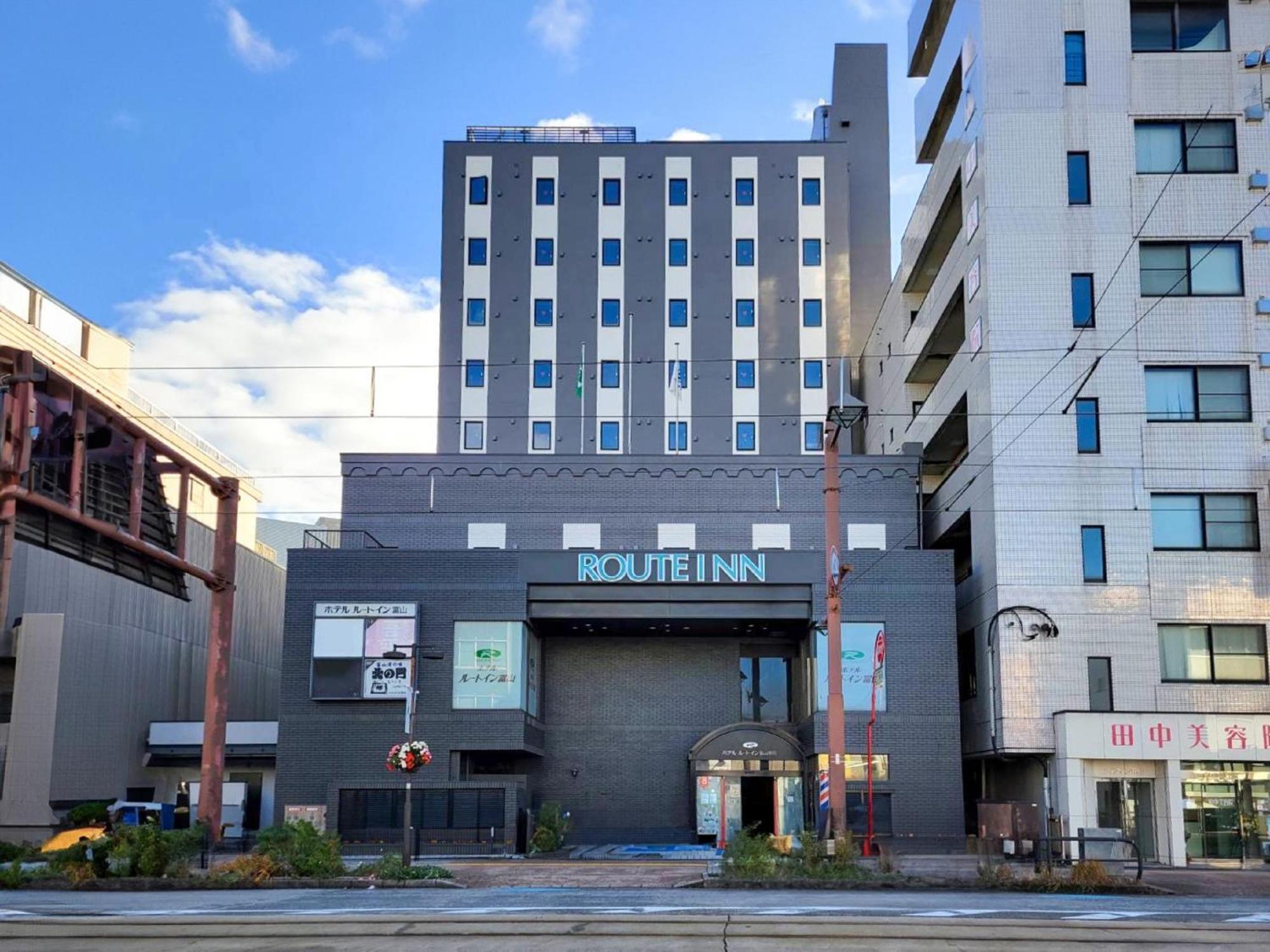 Hotel Route-Inn Toyama Ekimae Екстериор снимка