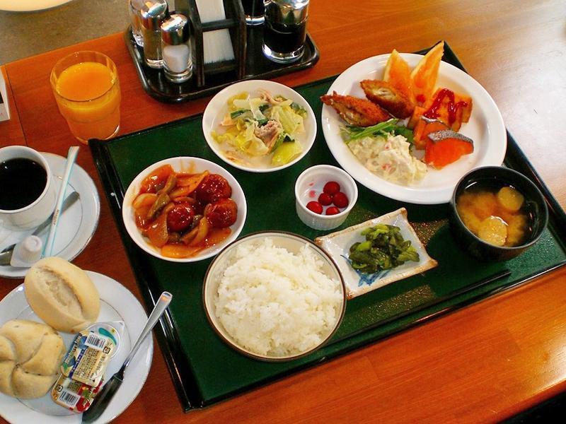 Hotel Route-Inn Toyama Ekimae Екстериор снимка