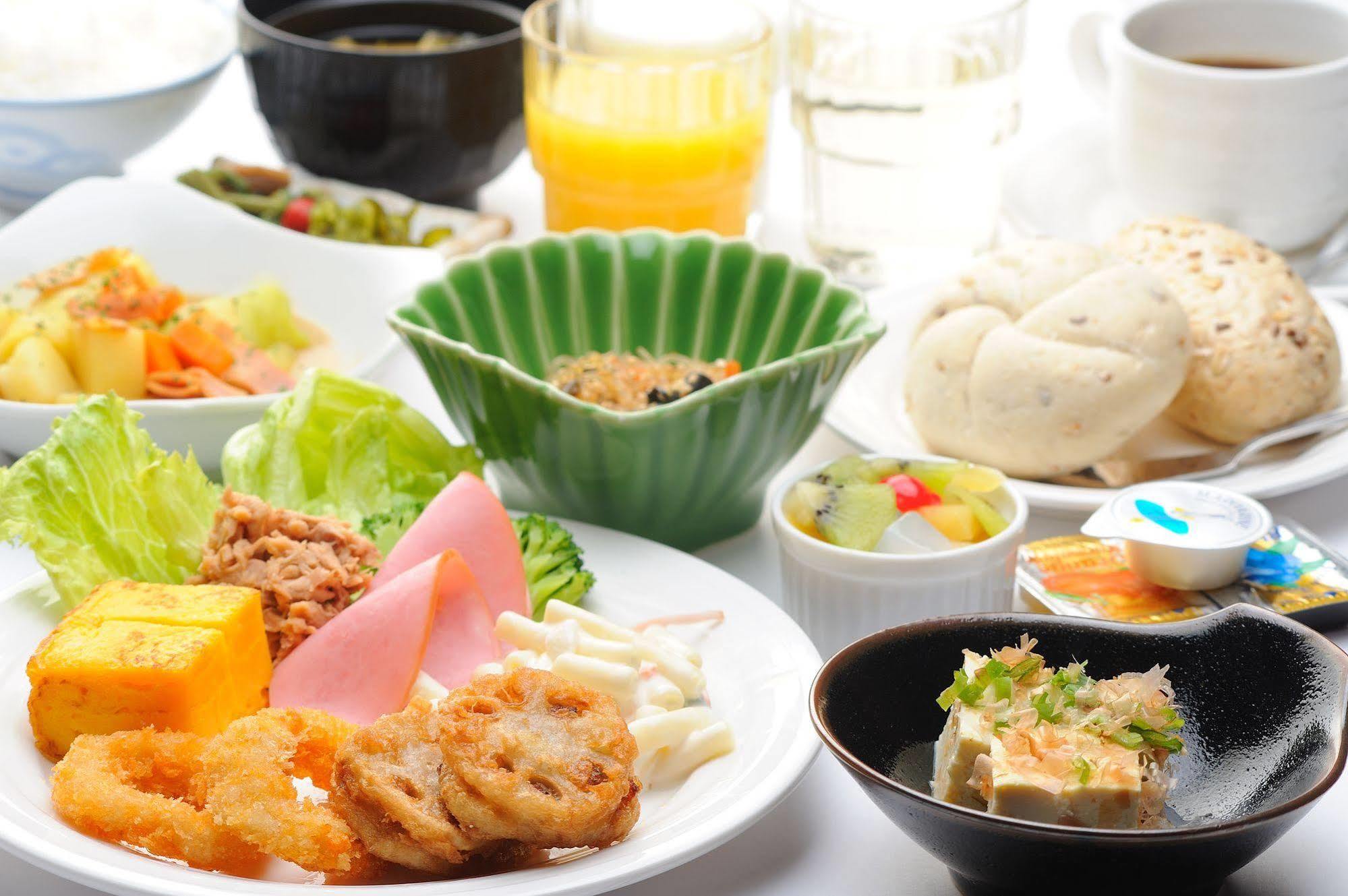 Hotel Route-Inn Toyama Ekimae Екстериор снимка